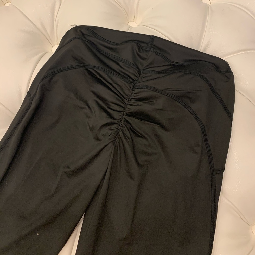 New! Black, scrunchie butt leggings